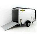 Humbaur Remolque cerrado 1,5t Alu/Polybug con puerta lateral y rampa